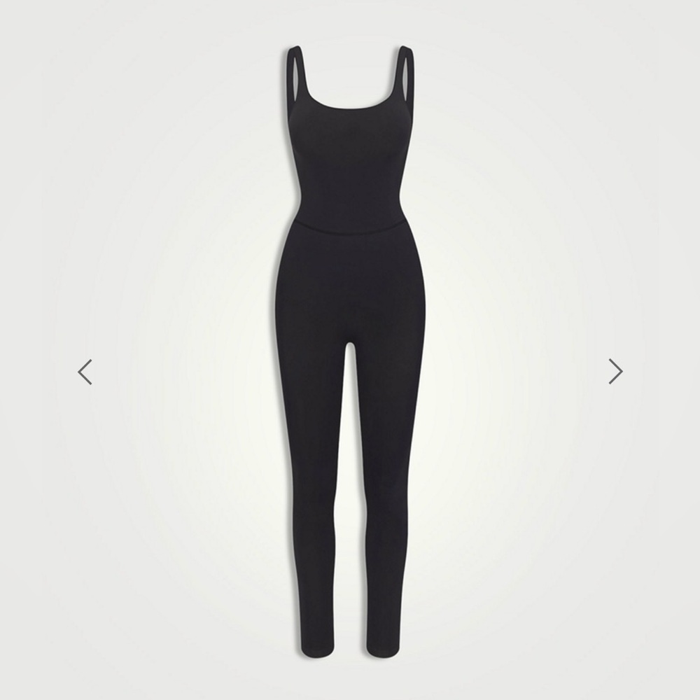 SKIMS soft smoothing seamless catsuit - Size XS